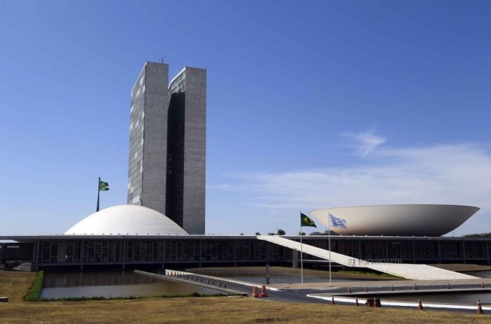 Partidos dos deputados por Sergipe são contra voto impresso
