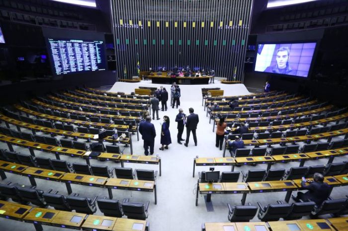 Câmara pode votar reforma eleitoral em 2º turno na terça-feira
