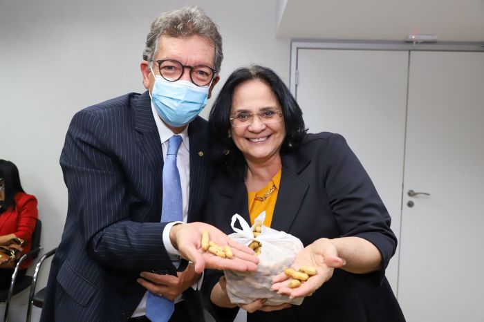Damares e Laércio reúnem prefeitos para desenvolver ações sociais em Sergipe