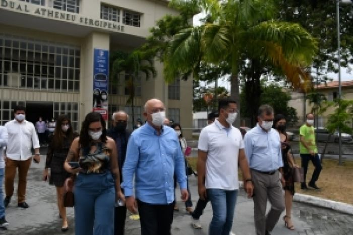 Laércio e ministro da Educação participam de seminário da UFS e acompanham aplicação de prova do Enem