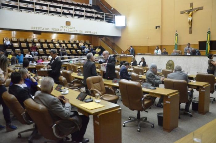 Dez deputados sergipanos estão com aposentadoria proporcional garantida