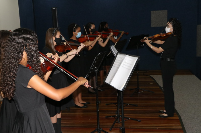 Sesc oferece curso gratuito de violino na comunidade do Mosqueiro