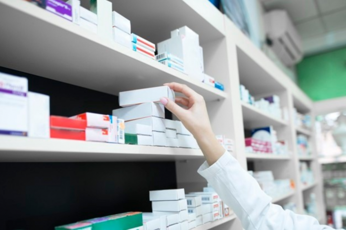 Com o aumento de síndromes gripais, cresce a procura por atendentes de farmácia