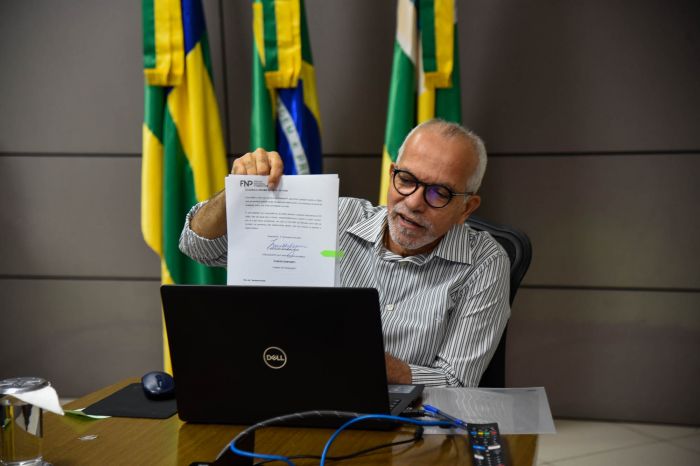 Presidente da FNP, Edvaldo assina Termo de Cooperação para auxílio a Petrópolis