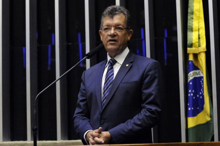 Laércio defende na Câmara aprovação de projeto de incentivo a indústria nacional de fertilizantes