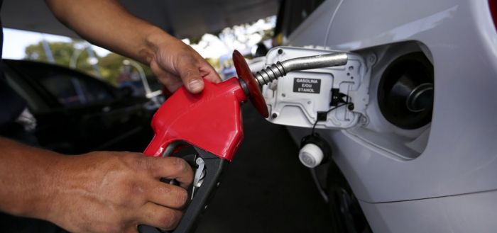 Refinaria da Bahia vende gasolina mais barata para Pernambuco do que para o próprio estado
