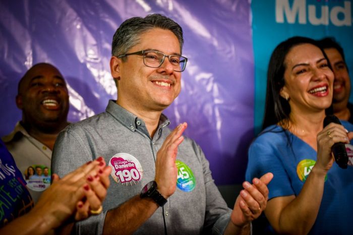 Alessandro e Danielle inauguram comitê de campanha na antiga sede da DEOTAP