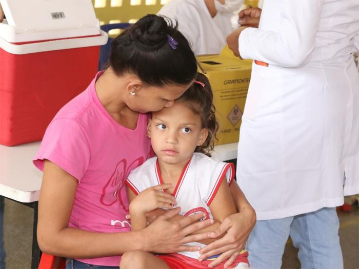Prefeitura inicia vacinação nas escolas e creches atendendo crianças e toda a comunidade escolar