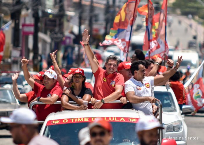 Comandado por Rogério Carvalho, Time de Lula em Sergipe realiza carreata histórica em Aracaju