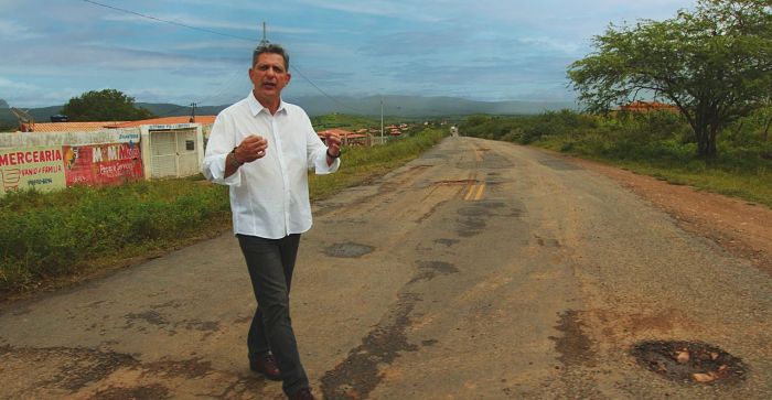 Rogério Carvalho apresenta soluções para malha viária de Sergipe