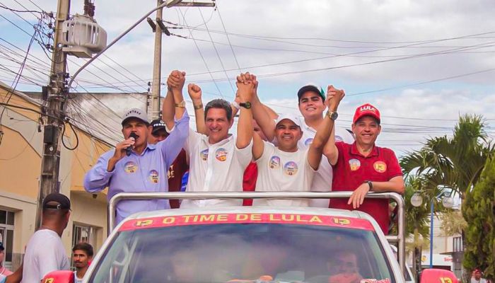 Rogério Carvalho percorre municípios do Agreste sergipano com Valmir de Francisquinho e recebe apoios de lideranças