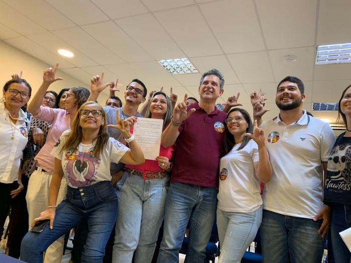 Rogério Carvalho assina carta-compromisso com ONG’s de defesa e proteção animal em Sergipe