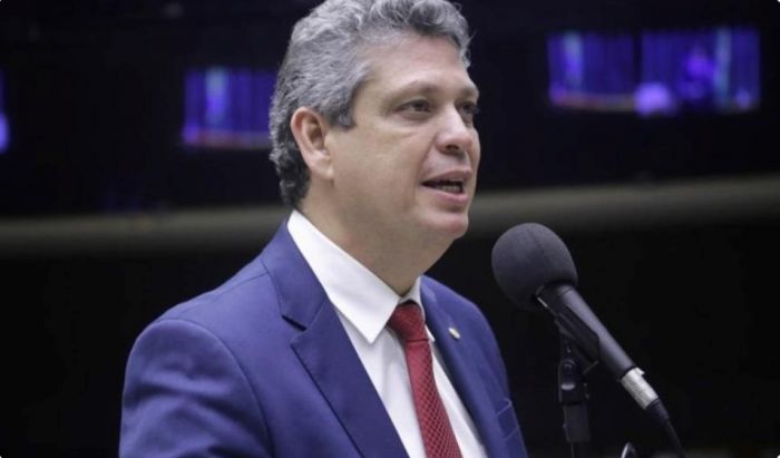 “Precisamos para o Brasil de um orçamento de `guerra´ para 2023”, diz Marcio Macedo