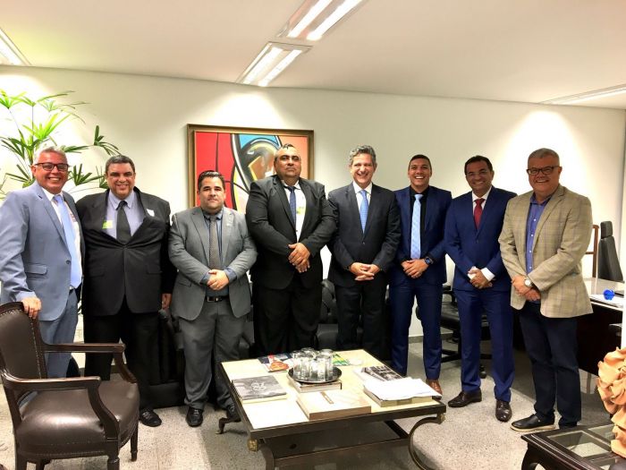 Rogério Carvalho recebe prefeitos e dialoga sobre projetos para Sergipe