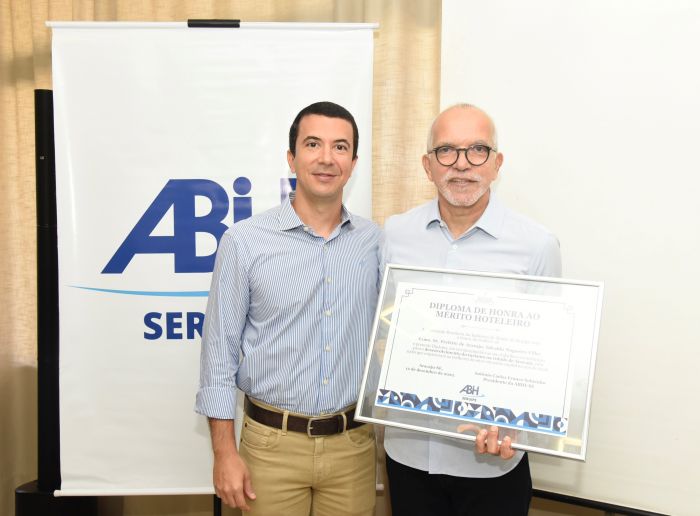 Prefeito Edvaldo é homenageado pela ABIH-SE e recebe Diploma de Honra ao Mérito Hoteleiro