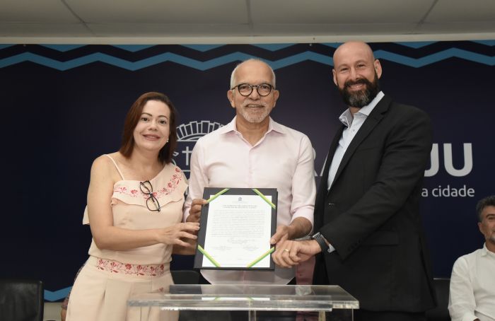 Prefeito Edvaldo assina contrato com instituição que gerenciará a maternidade municipal Lourdes Nogueira