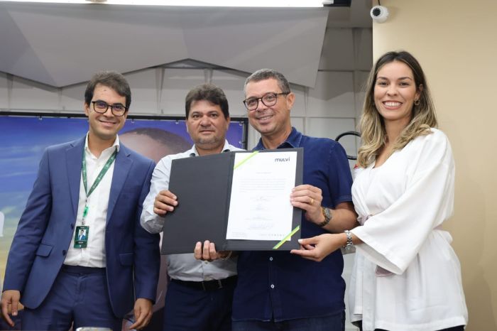 Fábio anuncia R$2,3 milhões para times de futebol feminino e masculino