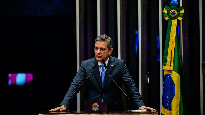 Rogério Carvalho debate sobre atuação do Banco Central no imposto de renda e dívidas das famílias brasileiras