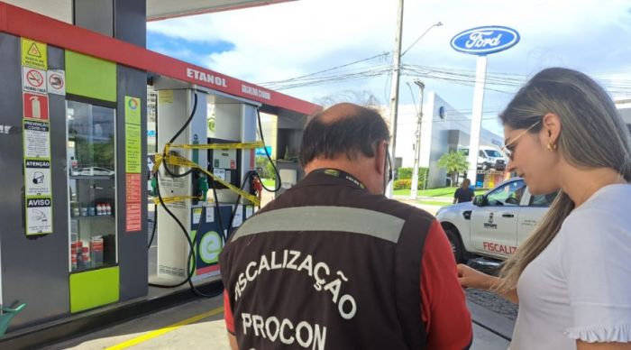 Ação com o Procon Sergipe interdita posto por adulteração de combustíveis em Aracaju
