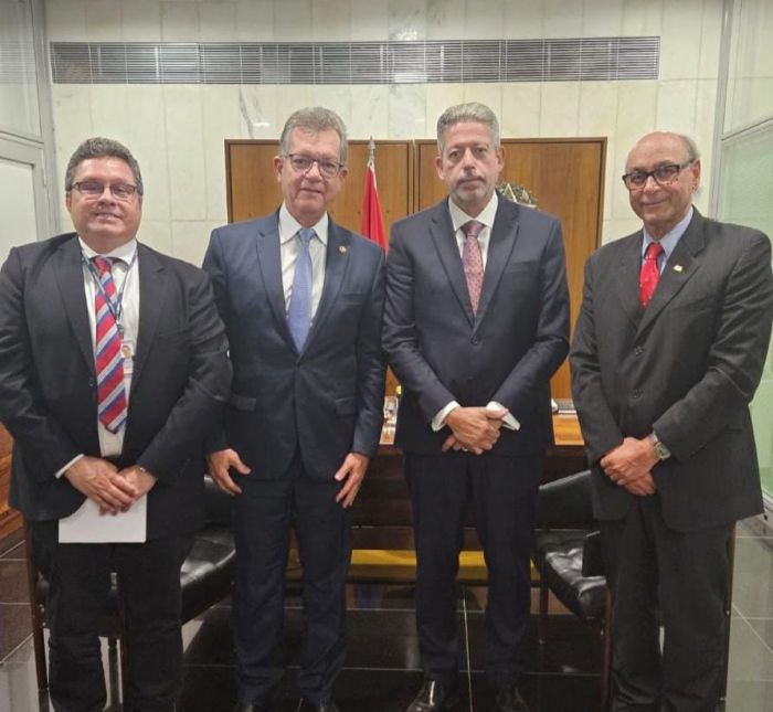 Com o presidente da Câmara, Laércio defende reforma tributária focada no emprego