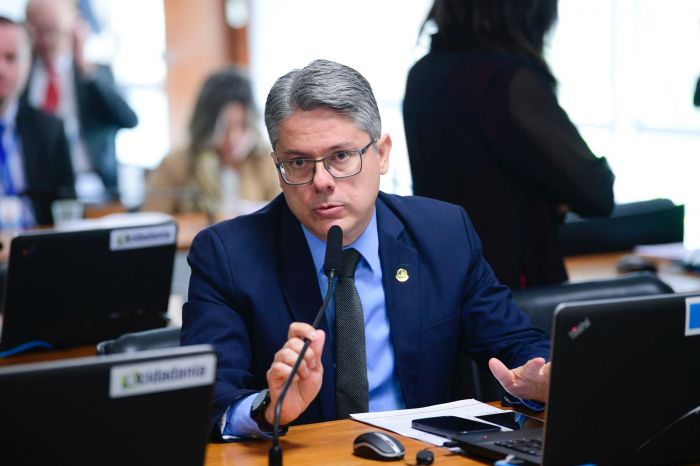 Senador Alessandro solicita informações do Ministério da Fazenda sobre redução dos repasses para os municípios