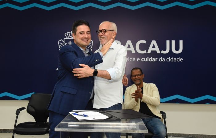 Prefeito Edvaldo reassume comando da gestão de Aracaju