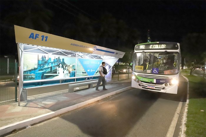 Iluminação em LED promove mais segurança nos abrigos dos corredores de ônibus de Aracaju