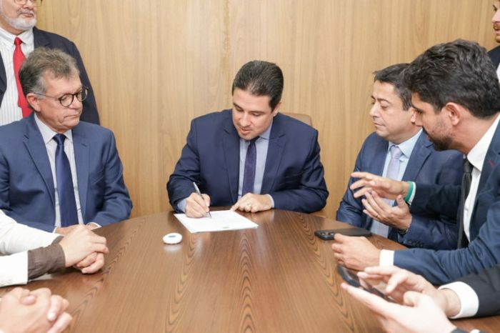 Laércio acompanha posse de Fabiano Oliveira como presidente da Câmara de Vereadores