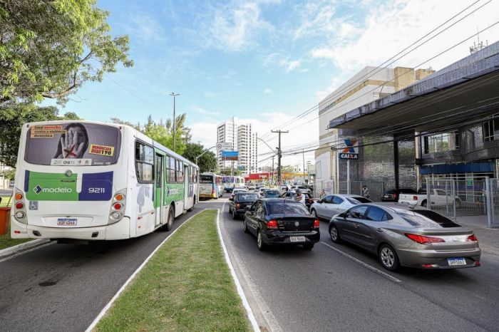 Condutor que desrespeitar regras dos corredores de ônibus cometerá infração gravíssima
