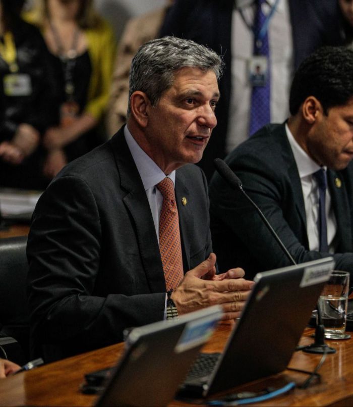Senador Rogério Carvalho defende que Bolsonaro seja indiciado criminalmente pelos atos terroristas de 08 de janeiro