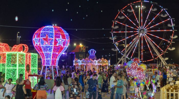 Quinta-feira reúne shows e personagens na Vila do Natal Iluminado