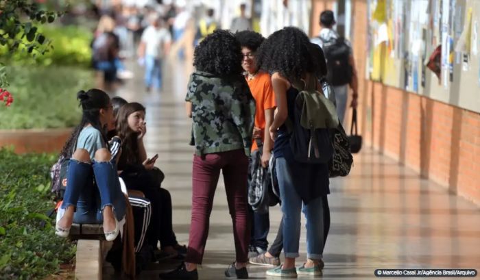 Pesquisa aponta desigualdades entre negros e brancos na educação