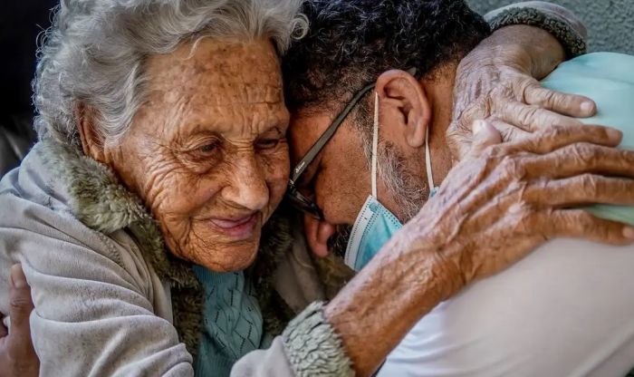Estudo revela que, no mínimo, 73% dos gastos associados à demência recaem sobre as famílias