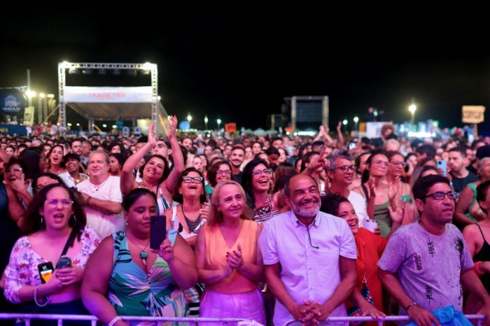 Réveillon 2024: festa gratuita e de grande porte agrada população