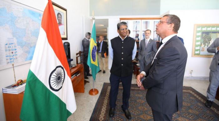 Governador Fábio Mitidieri e embaixador indiano no Brasil discutem programa Sergipe Águas Profundas