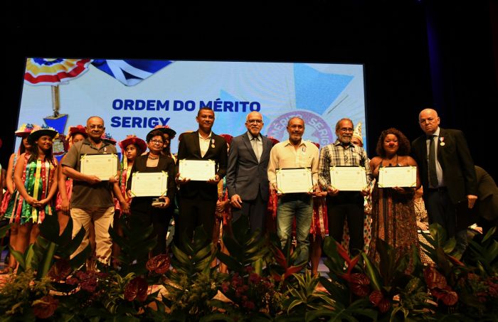 Prefeito Edvaldo condecora personalidades com Medalha de Ordem do Mérito Serigy e Medalha Inácio Barbosa