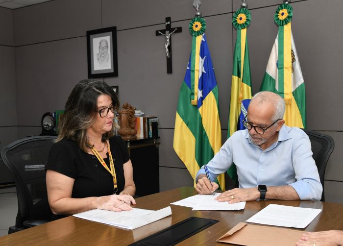 Prefeito Edvaldo assina termo de adesão para abertura do curso de medicina em Centro Universitário de Aracaju
