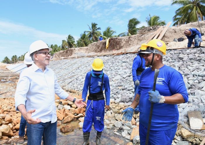 Prefeito Edvaldo inspeciona obras do canal da zona de Expansão